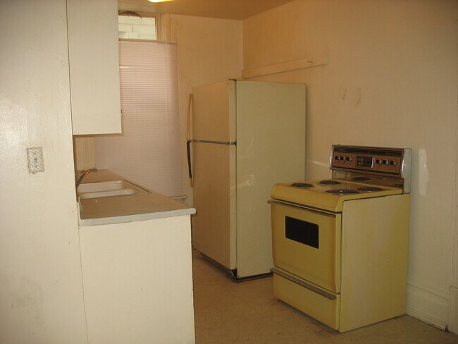Building Photo - 824 Denver - Triplex