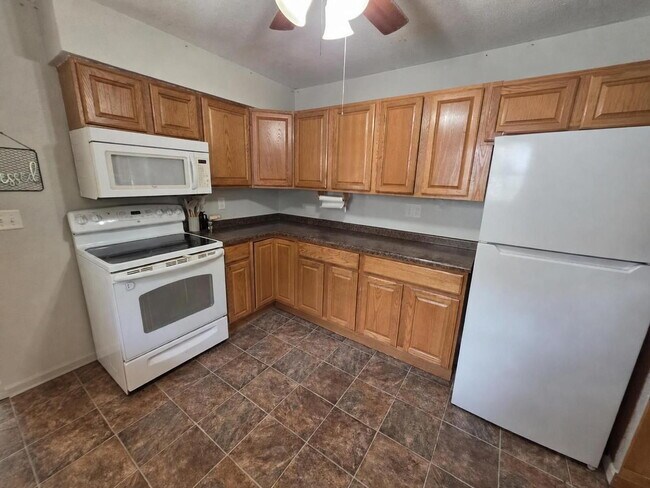 Foto del edificio - Country Living on 2.5 Acres Just Minutes from Eau Claire – 3 Bedroom Home with Bonus Rooms, Garag...