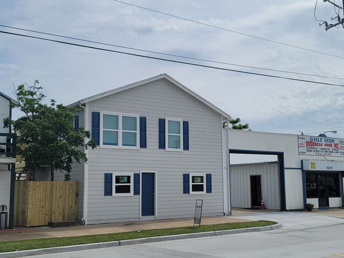 Photo - 5211 Avenue S