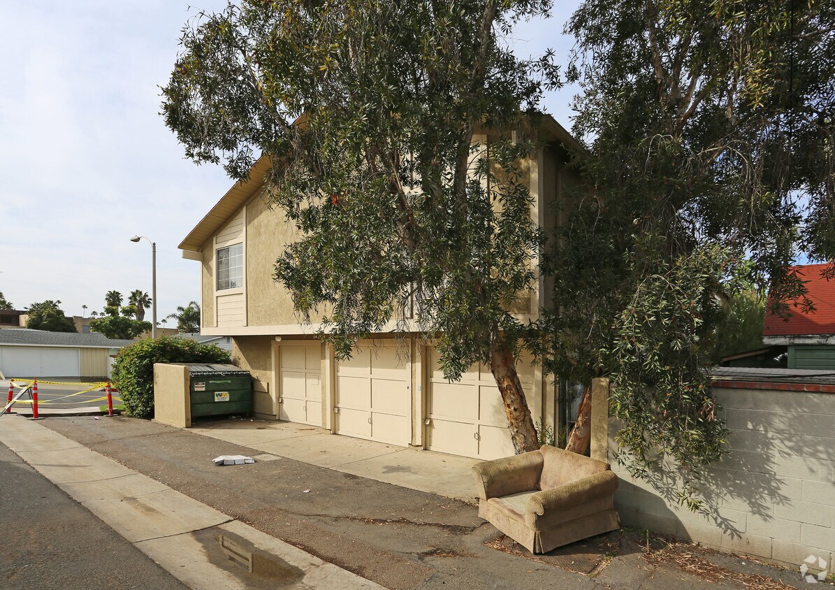 Building Photo - 402 N Clementine St