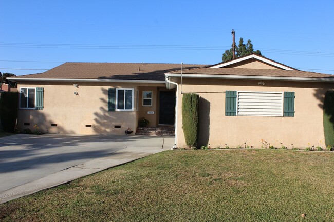 Foto del edificio - Gorgeous Remodeled Fullerton 4bd Home