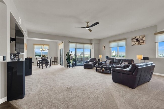Foto del edificio - High Rise Condo in One Las Vegas- 4 bedrooms, 3.5 Baths- 2872 Sq. Feet