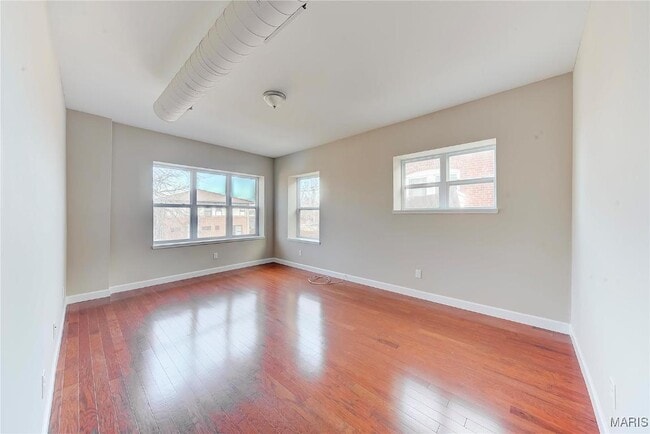 Foto del edificio - 3908 McDonald Ave