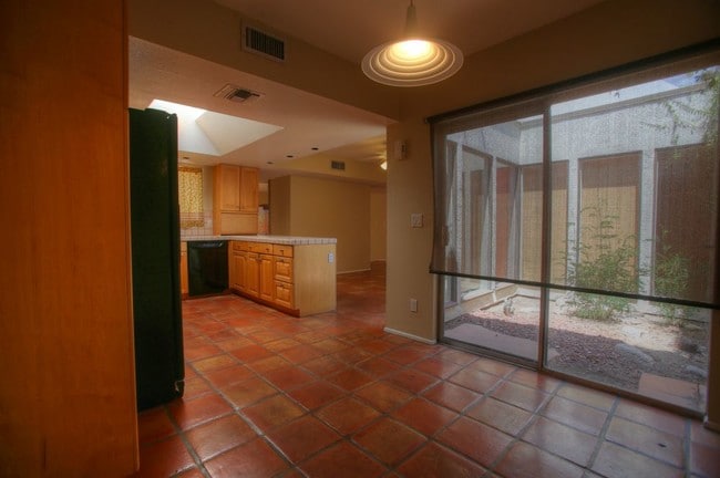 Building Photo - 4741 E Calle Elegante