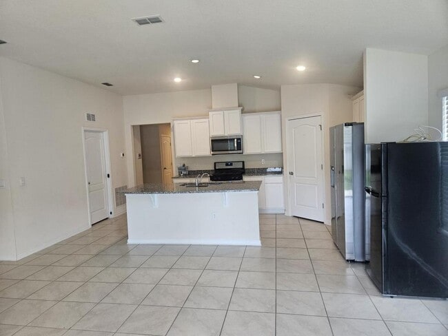 Building Photo - 75020 Trestle Ct