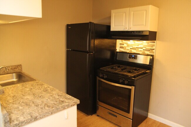 Building Photo - 2044 S Big Bend Blvd