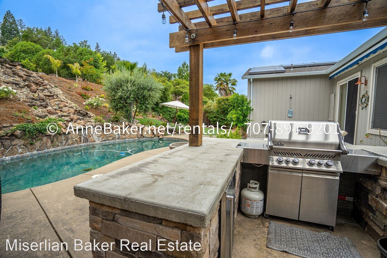 Foto principal - 3 br, 2 bath House - 107 St Michael Ct