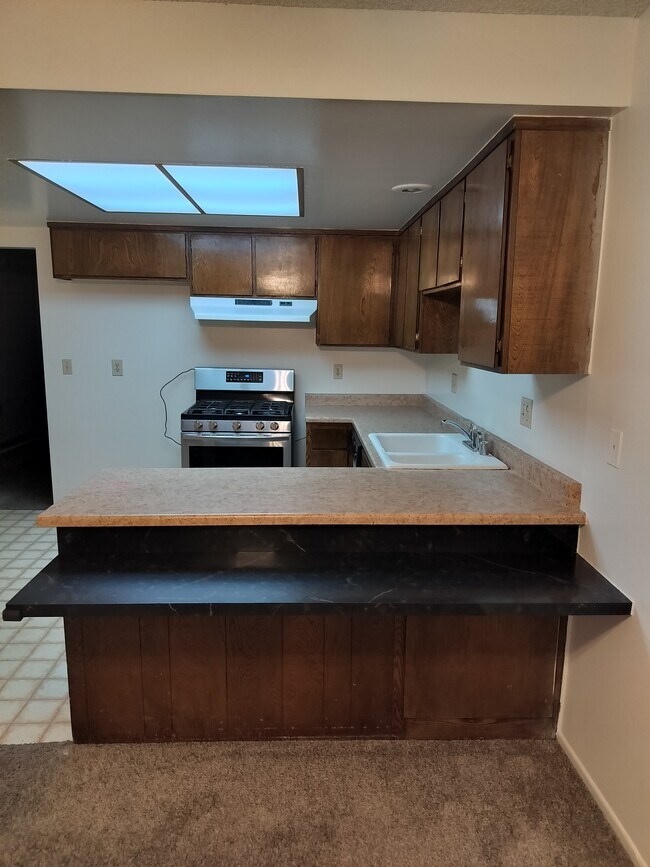 Foto del edificio - 15752 Taft Ln