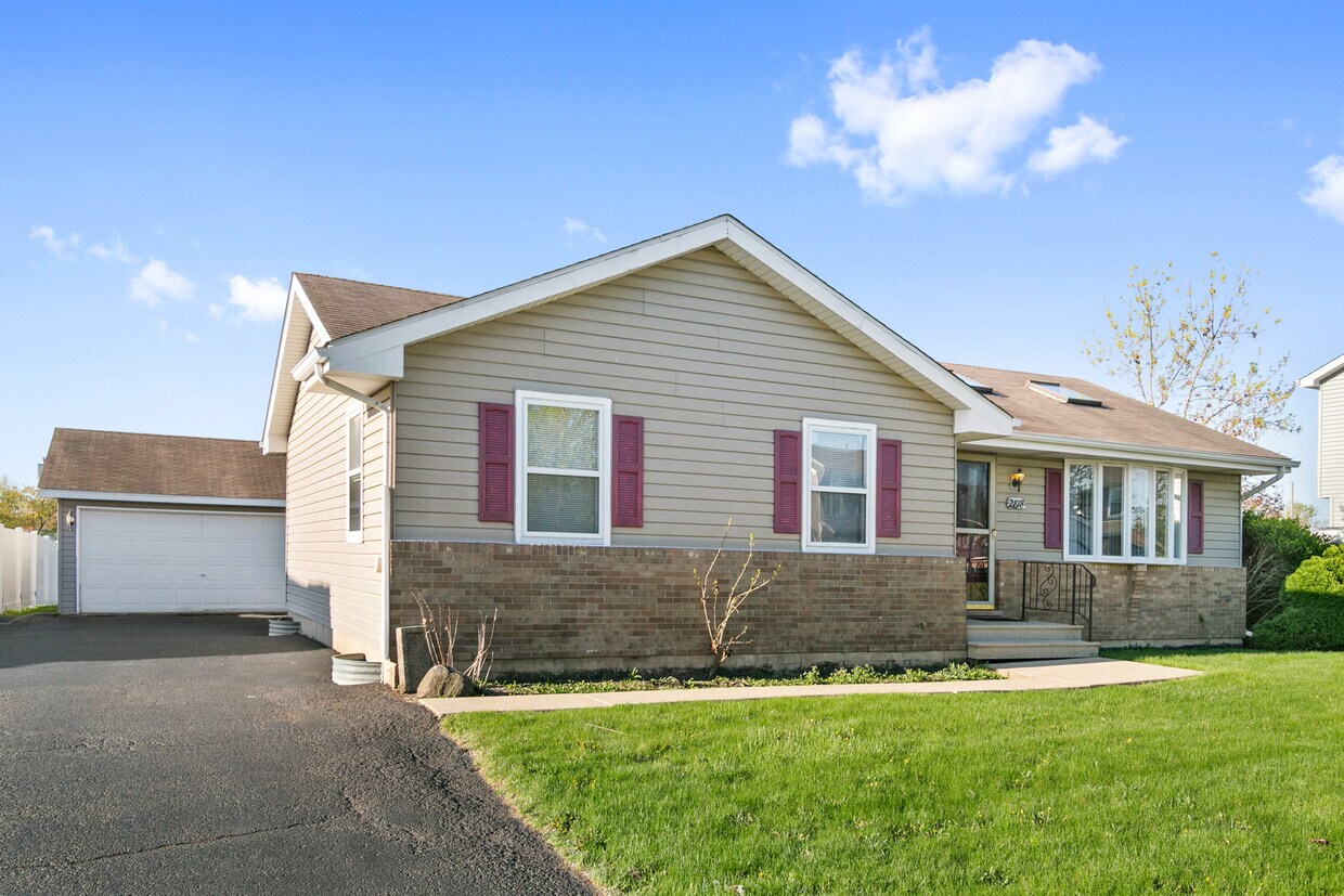 2818 Warren Dorris Dr, Joliet, IL 60435 House Rental in Joliet, IL