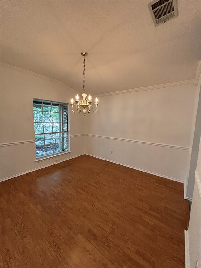 Foto del edificio - 1300 Leah Ln