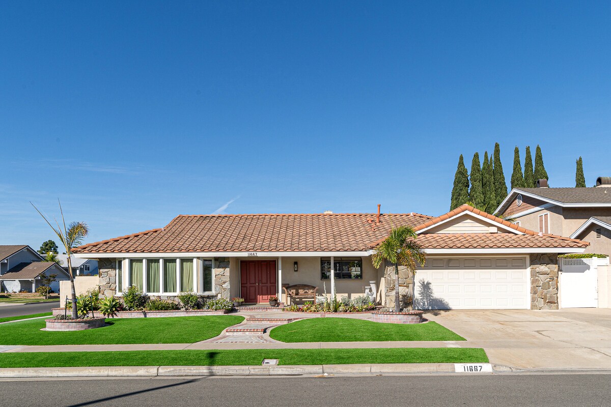 Amazing Single Story Pool Home! - 11667 Kirwin Cir
