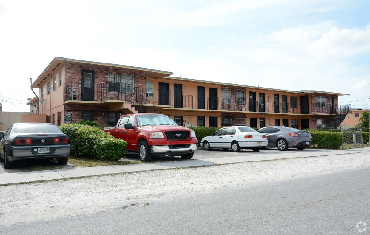 Foto del edificio - 590 NW 64th St