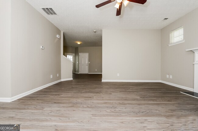 Foto del edificio - 4683 Highpoint Ln