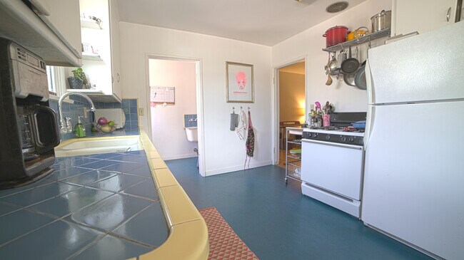 Building Photo - 415 S Avenue 56