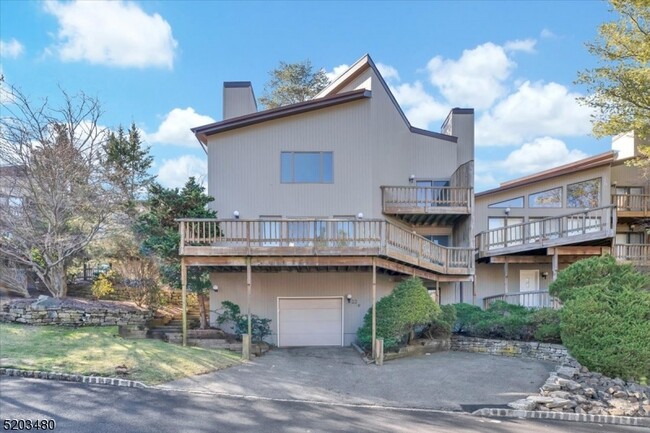 Building Photo - 33 Stonegate Dr