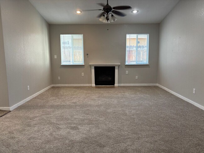 Foto del edificio - 3 BR home near Central High East campus, good access to HWY 99
