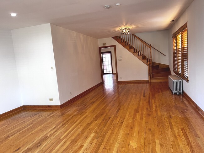 Building Photo - 3007 N Narragansett Ave