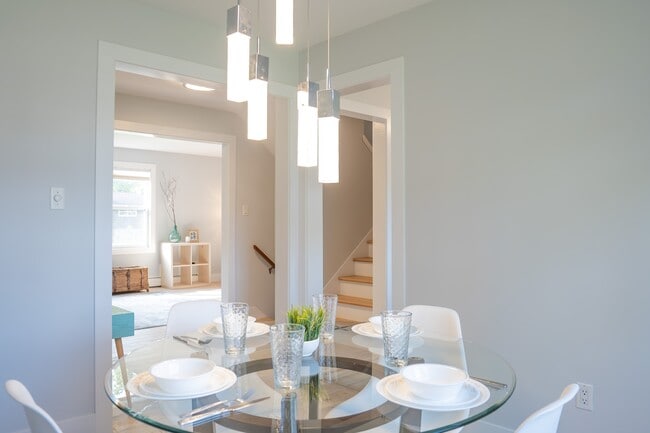 Building Photo - 36 Simcoe Pl