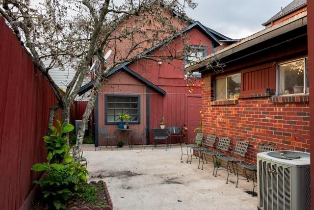 Building Photo - 4704 Chenevert St