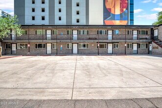 Building Photo - 821 N 3rd St