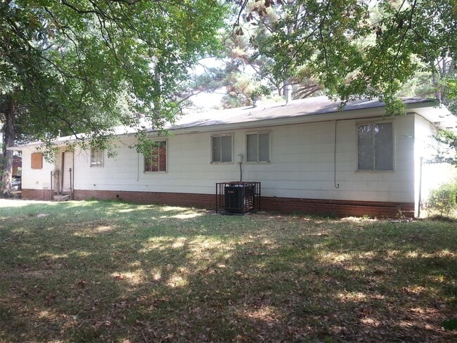 Building Photo - 2727 Revere St