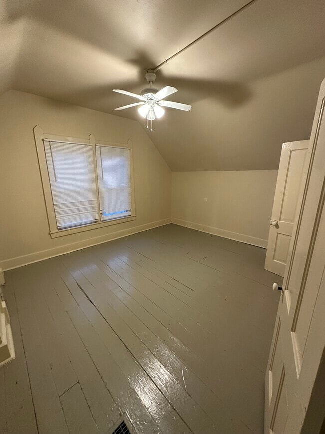 Building Photo - 610 S Green St