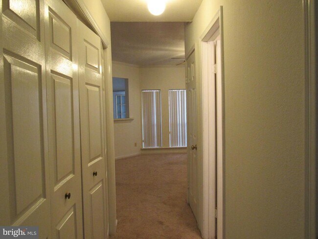 Building Photo - 662 Gateway Dr SE