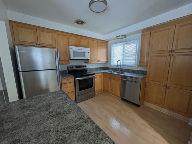 Building Photo - Beautiful Ranch in Prime Clarkston Location