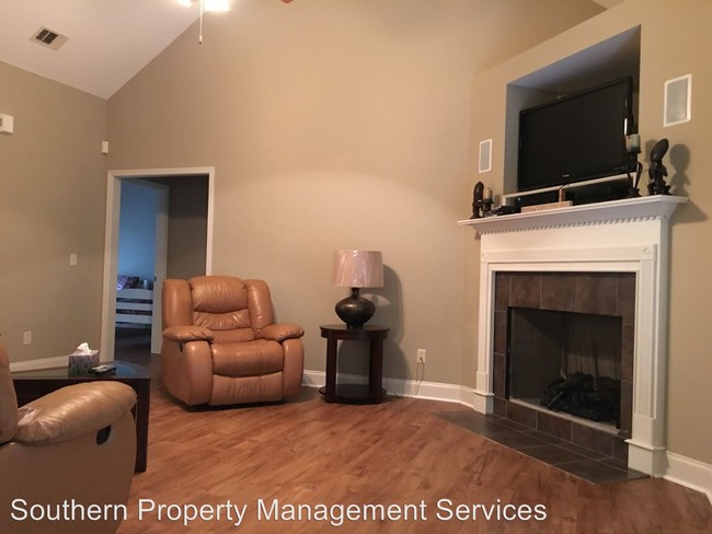 Foto del edificio - 3 br, 2 bath House - 5565 Carlton Lane