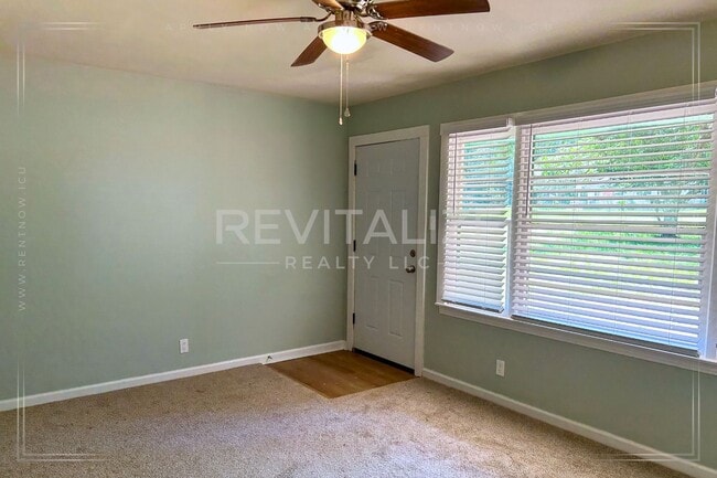 Building Photo - Fully Remodeled 3-Bed Home with Spacious Y...