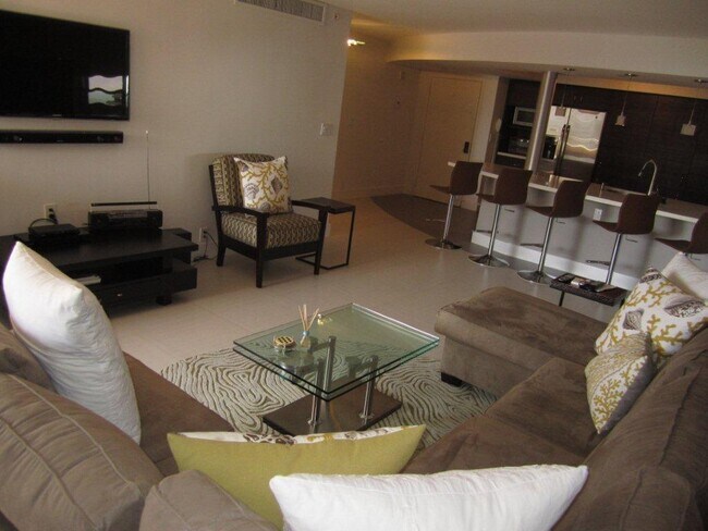 Living room - 170 Ocean Lane Dr