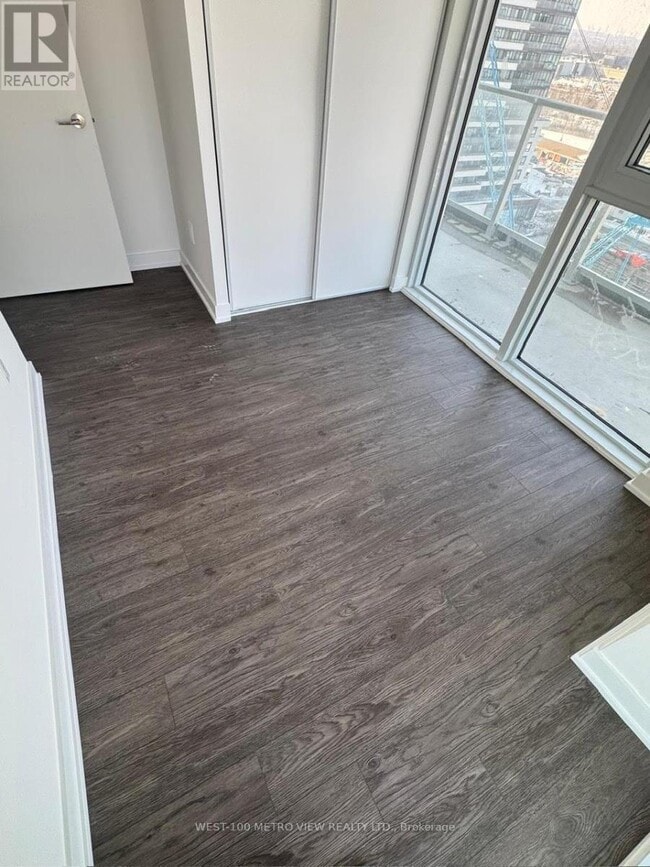 Photo du bâtiment - 1010 Sandy Beach Rd