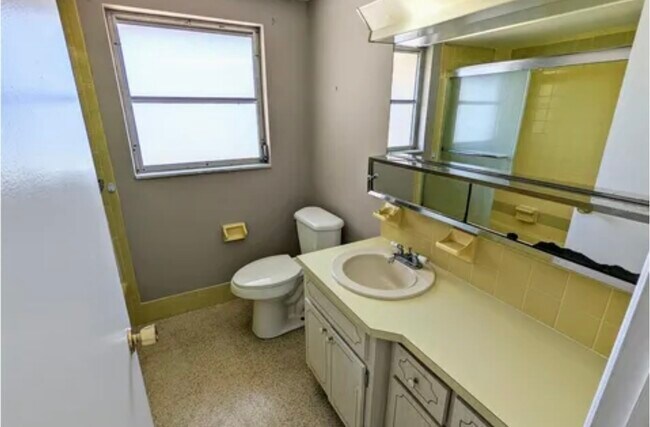 Foto del edificio - 8019 Portage Dr
