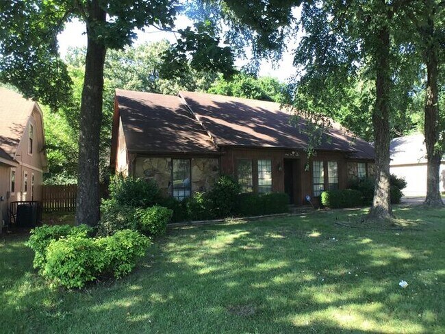 Building Photo - 6038 Rosewind Cir W