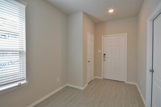 Foto del edificio - 24730 Winema Wds Ln