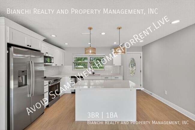 Building Photo - 8110 Macoma Dr NE