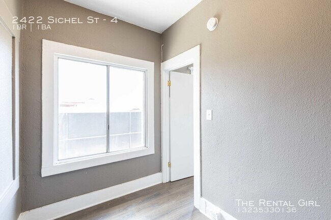 Building Photo - 2422 Sichel St