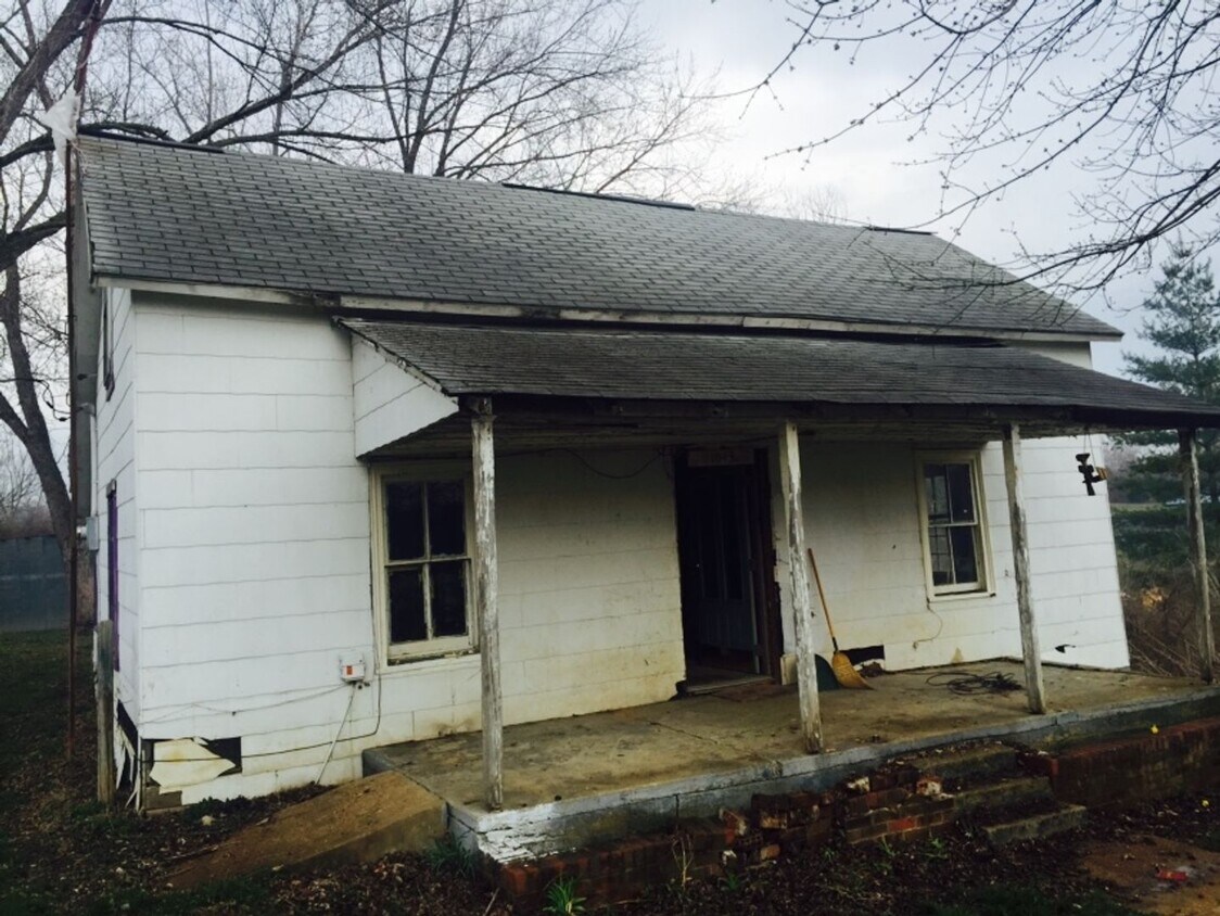 Primary Photo - Out of City Limits! - $585 Month / $1,200 ...