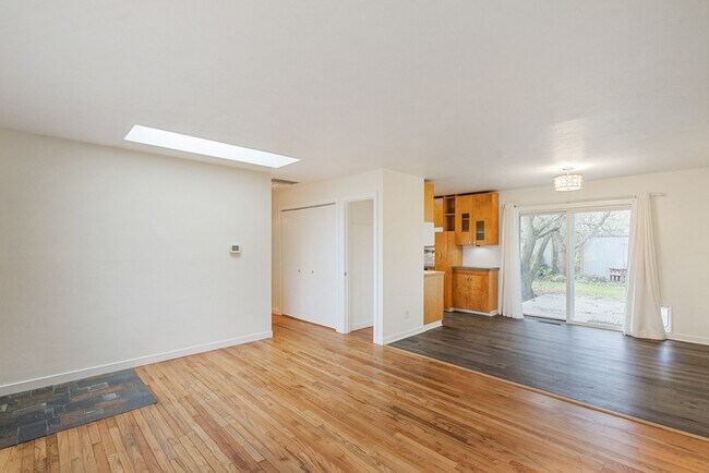 Building Photo - 8715 N Washburne Ave