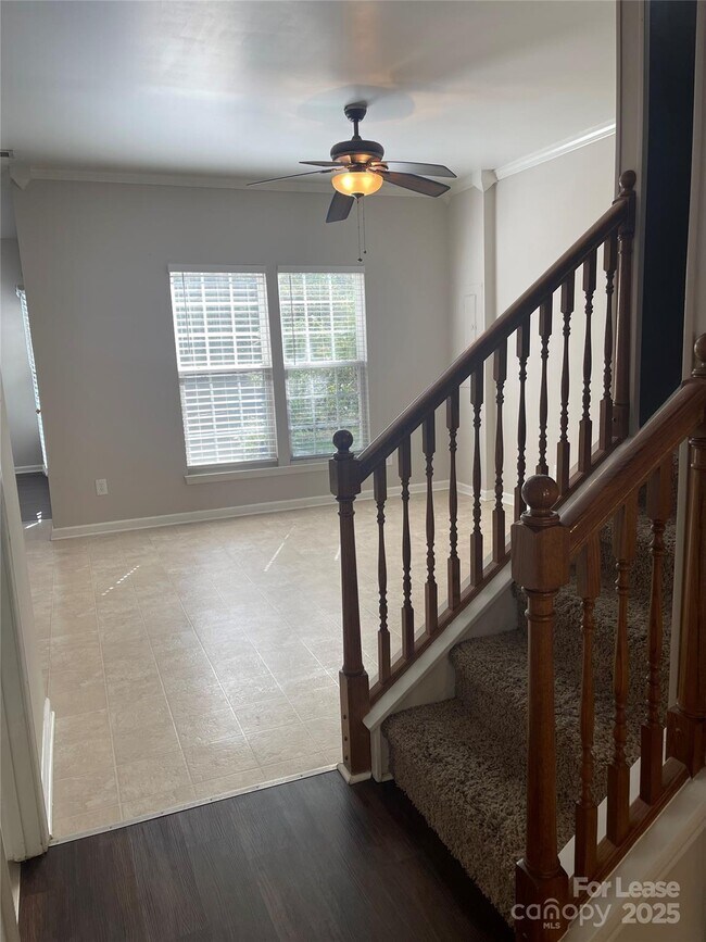 Foto del edificio - 5044 Parkview Way