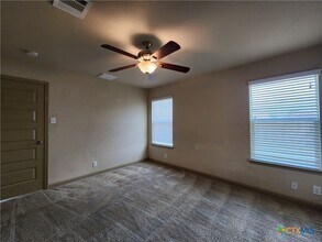 Building Photo - 789 Great Oaks Dr