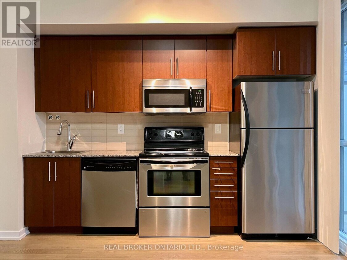 Primary Photo - 65 Bremner Blvd