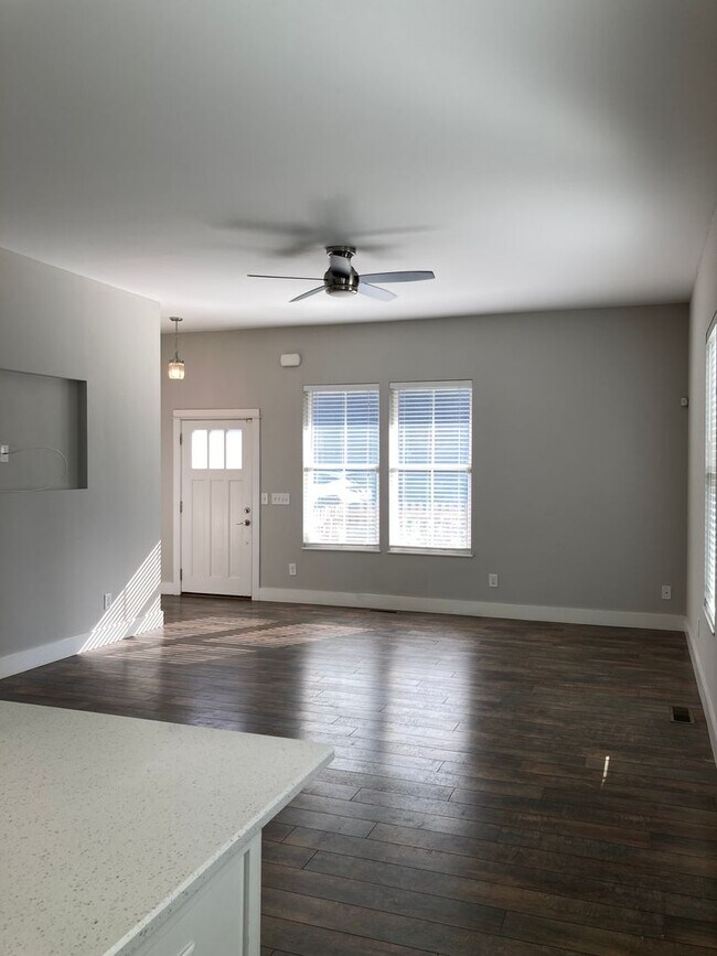 Building Photo - North Nashville Home