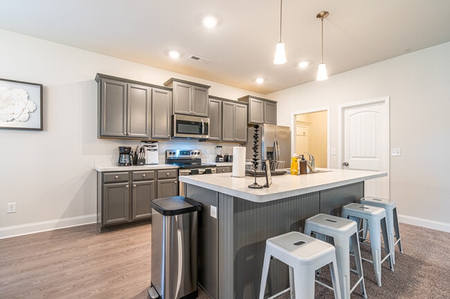 Building Photo - 176 Tybee Dr