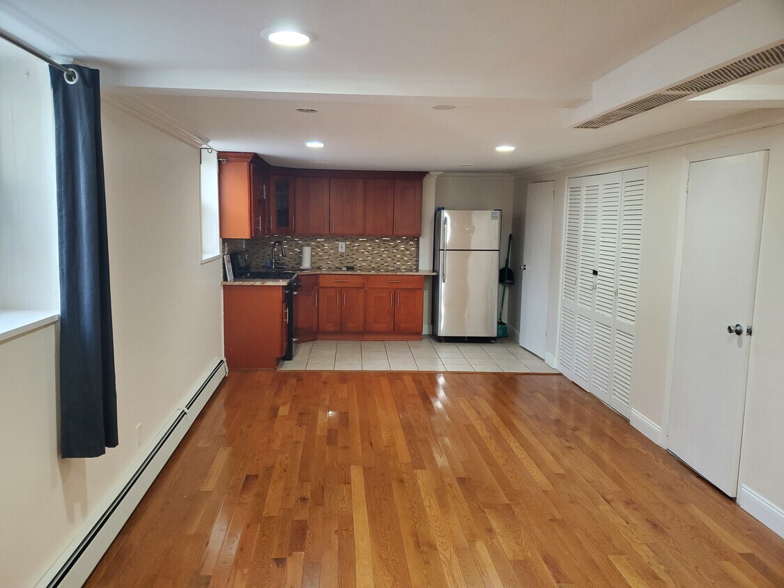 7356 71st St Unit 1br apartment, Glendale, NY 11385 Apartments in