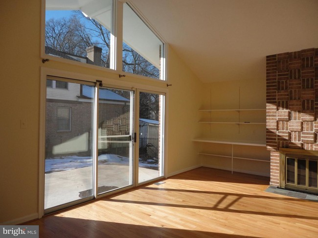 Building Photo - 2100 Shorefield Rd