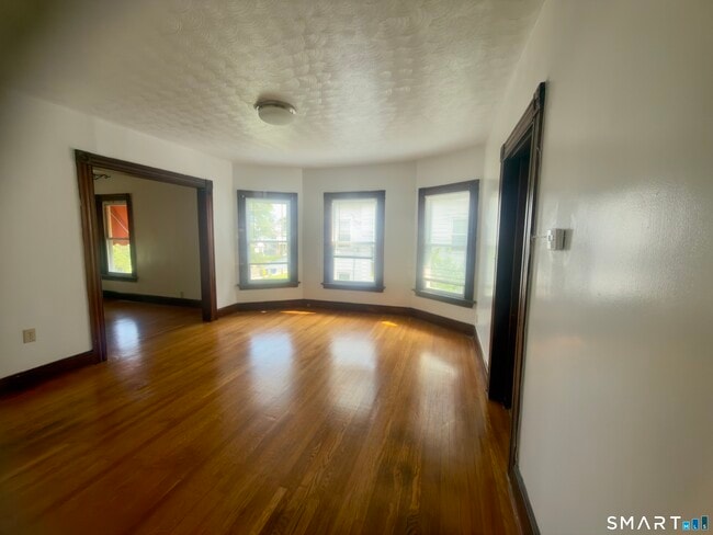 Building Photo - 261 Wakelee Ave