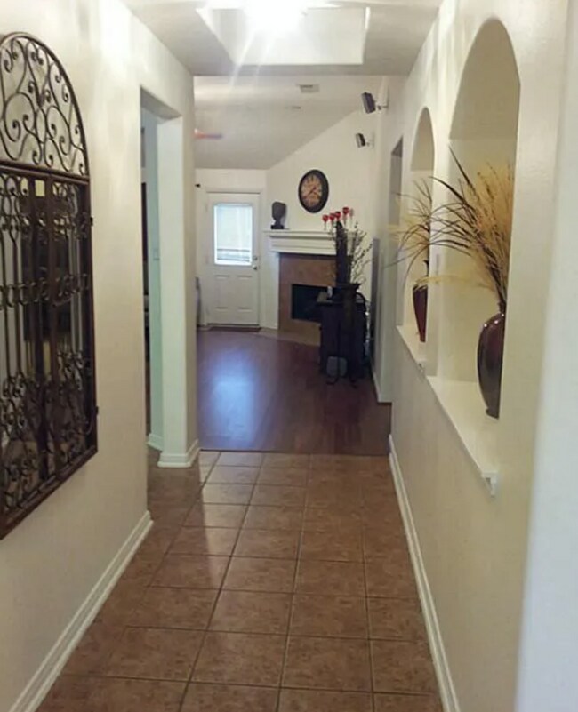 Foto del edificio - 19018 Piney Way Dr