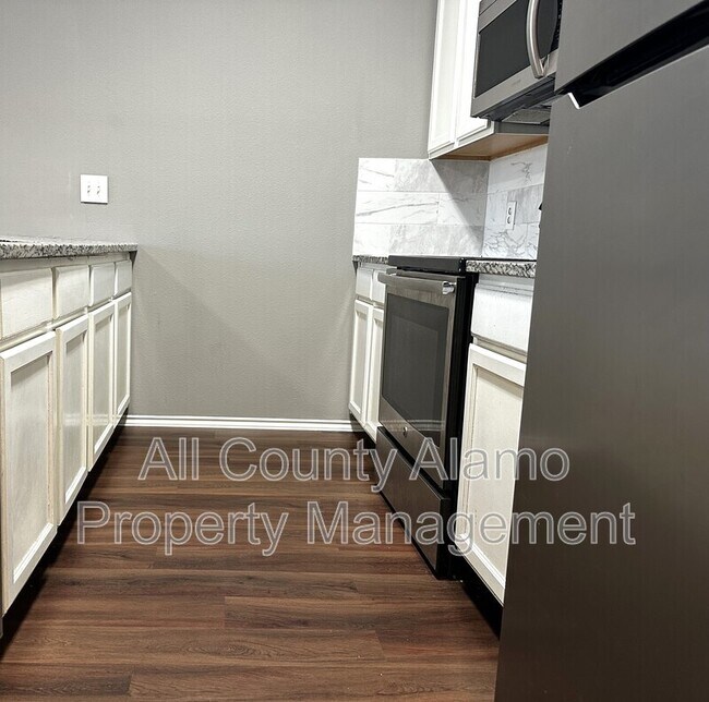 Building Photo - 10710 Mathom Landing