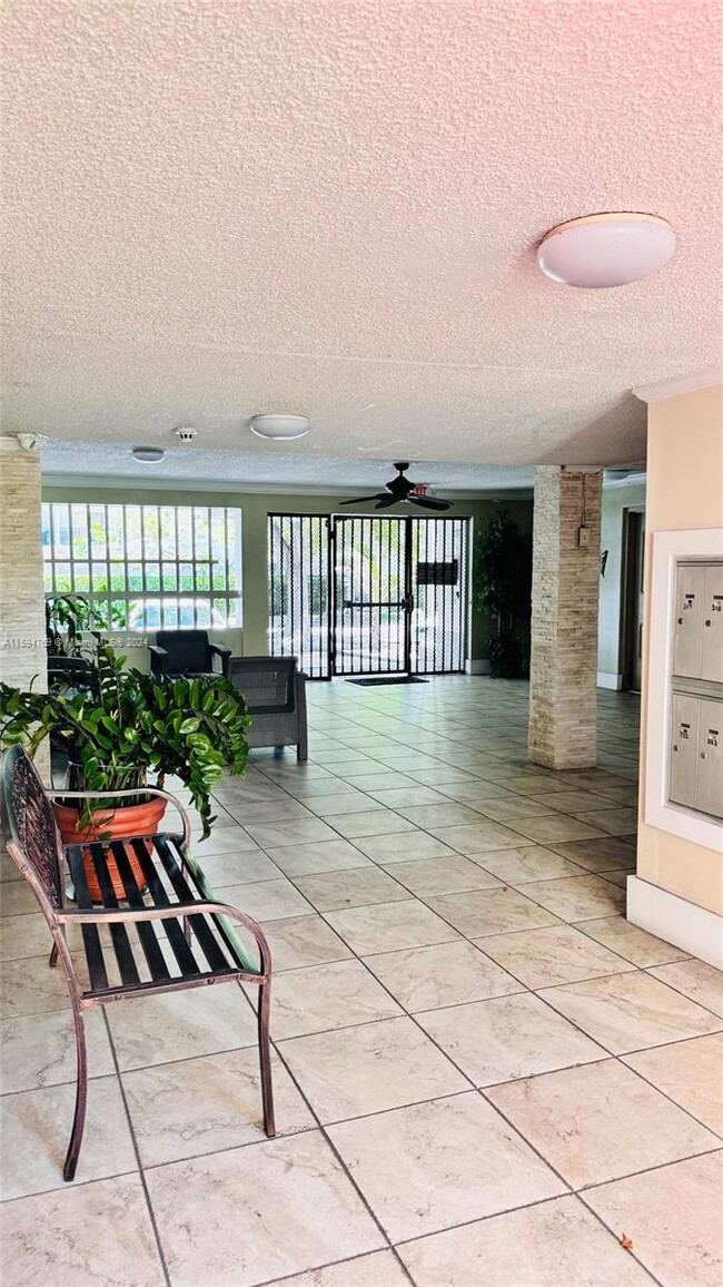 Foto del edificio - 1480 W 46th St